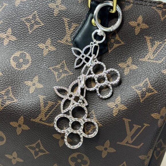 BRAND NEW SILVER Bag Charm for Designer Bags! - Picture 1 of 3